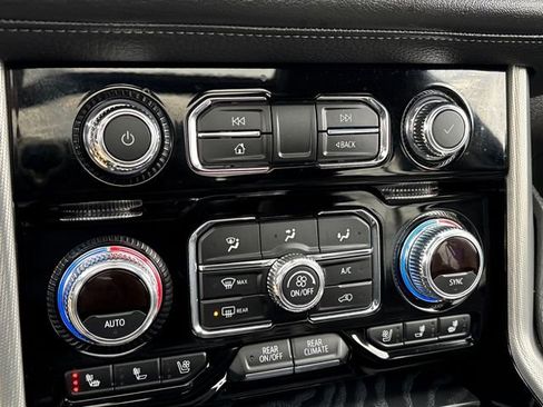 Used 2021 GMC Yukon Denali w/ Denali Premium Package image 19