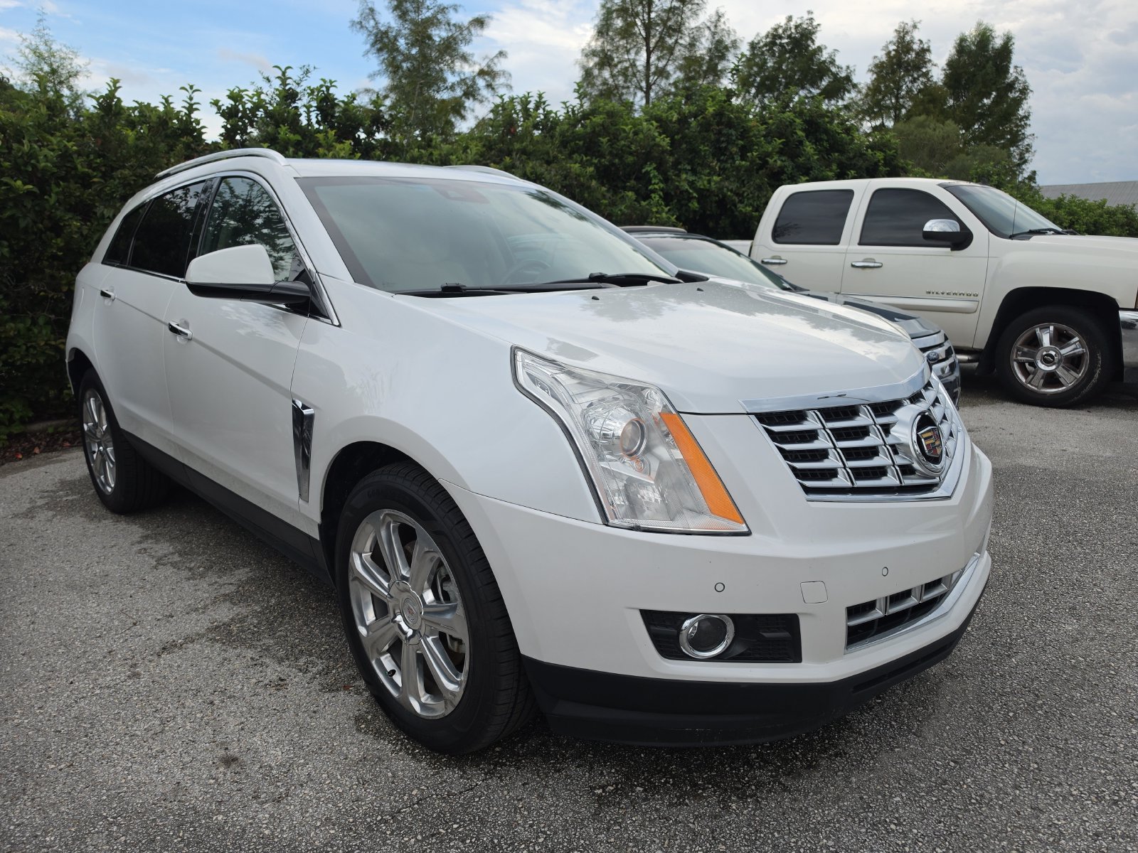 Used 2015 Cadillac SRX Premium FWD image 3