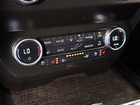 Used 2021 Ford Expedition Max Limited image 8