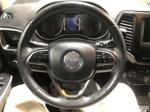 Used 2019 Jeep Cherokee Latitude w/ Cold Weather Group image 23