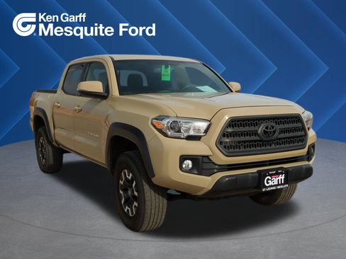 Used 2017 Toyota Tacoma SR5 image 1