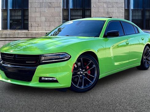 Used 2023 Dodge Charger SXT w/ Plus Group RWD image 2