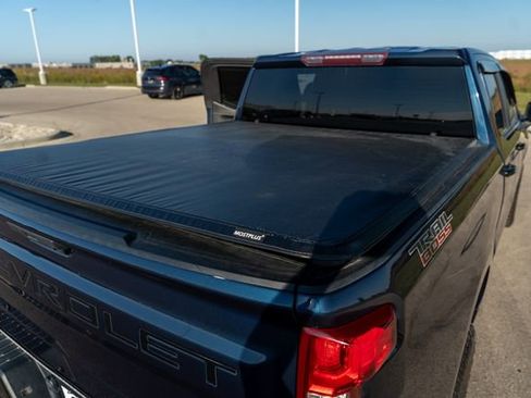 Used 2021 Chevrolet Silverado 1500 LT Trail Boss w/ Bed Protection Package image 17