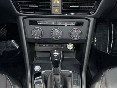 Used 2022 Volkswagen Taos SE image 16