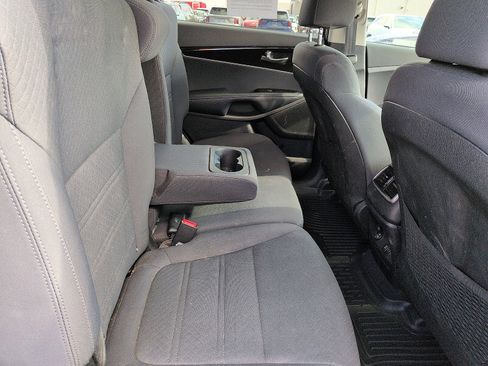 Used 2019 Kia Sorento 2.4L LX image 8