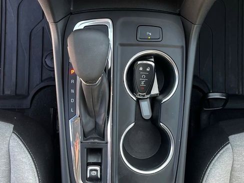 Used 2022 Chevrolet Equinox LT w/ Driver Convenience Package image 24