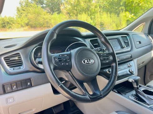 Used 2019 Kia Sedona EX FWD image 15