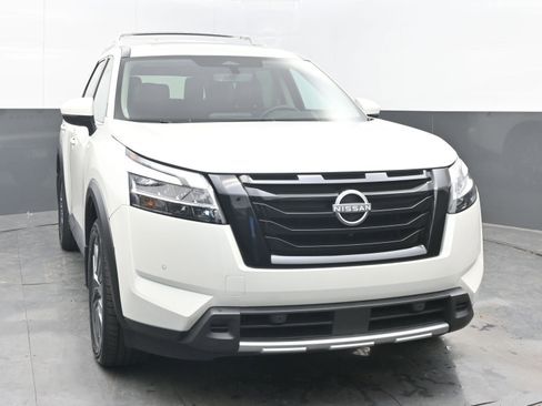 Certified 2024 Nissan Pathfinder SL w/ SL Premium Package image 2