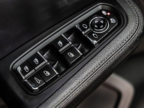 Used 2018 Porsche Macan S image 27