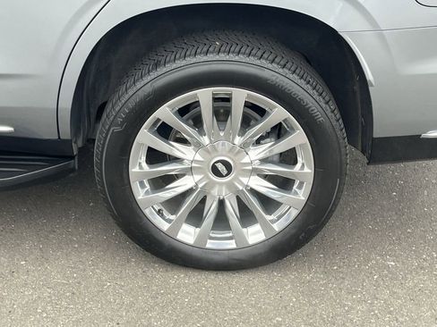 Used 2023 Cadillac Escalade Premium Luxury image 33