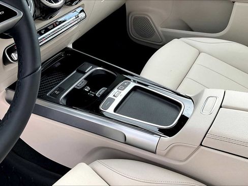 Used 2025 Mercedes-Benz GLB 250 image 8