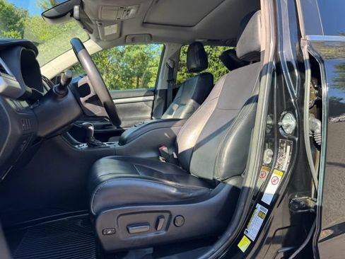 Used 2018 Toyota Highlander XLE AWD/4WD image 19