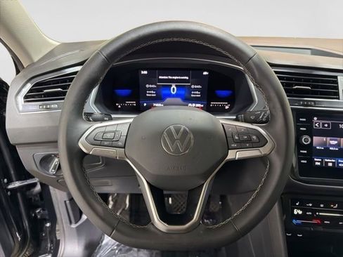 Certified 2022 Volkswagen Tiguan SE FWD image 16