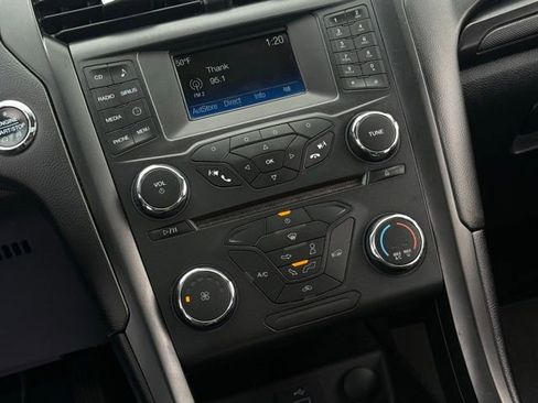 Used 2018 Ford Fusion SE w/ Equipment Group 201A image 24