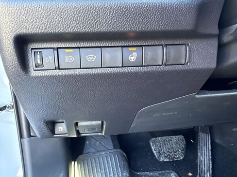 Used 2025 Toyota RAV4 XLE image 13