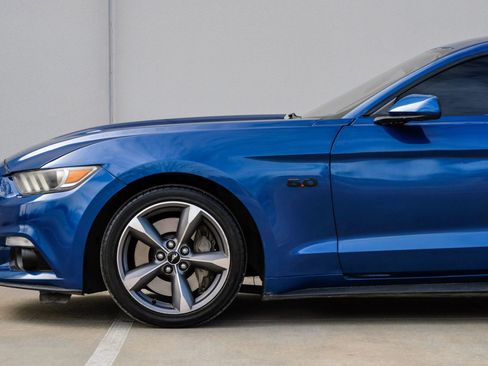 Used 2017 Ford Mustang GT RWD image 9