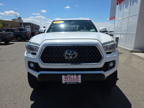 Used 2019 Toyota Tacoma TRD Off-Road w/ Technology Package AWD/4WD image 6