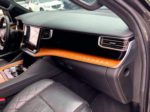 Used 2022 Jeep Grand Wagoneer Series III AWD/4WD image 18