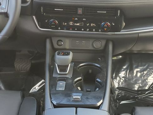Certified 2025 Nissan Rogue SL w/ Tech Package FWD image 19