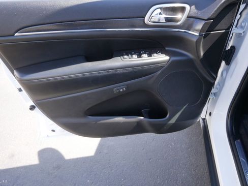 Used 2018 Jeep Grand Cherokee Limited image 13