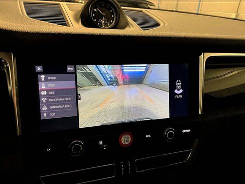 Certified 2025 Porsche Macan AWD/4WD image 26