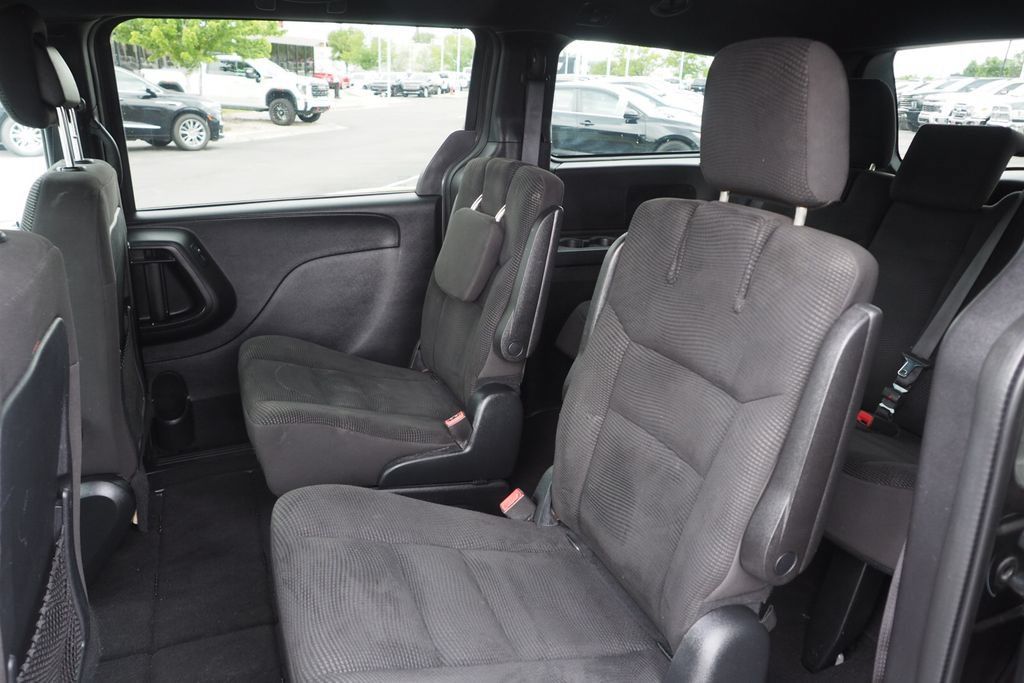Used 2020 Dodge Grand Caravan SE FWD image 14