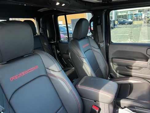 Used 2024 Jeep Gladiator Rubicon w/ Technology Group image 32