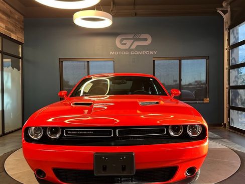 Used 2016 Dodge Challenger SXT RWD image 8