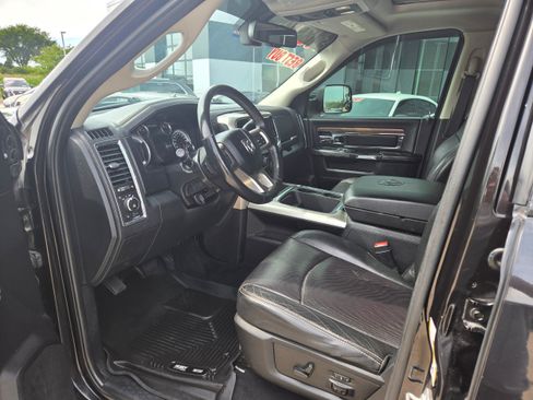 Used 2016 RAM 2500 Laramie w/ Black Appearance Group AWD/4WD image 4