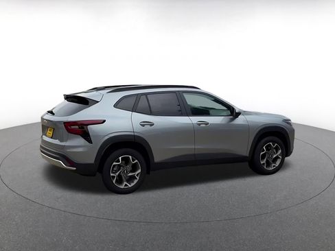 Used 2025 Chevrolet Trax LT FWD image 15