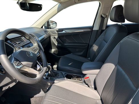 Used 2023 Volkswagen Tiguan SE image 10