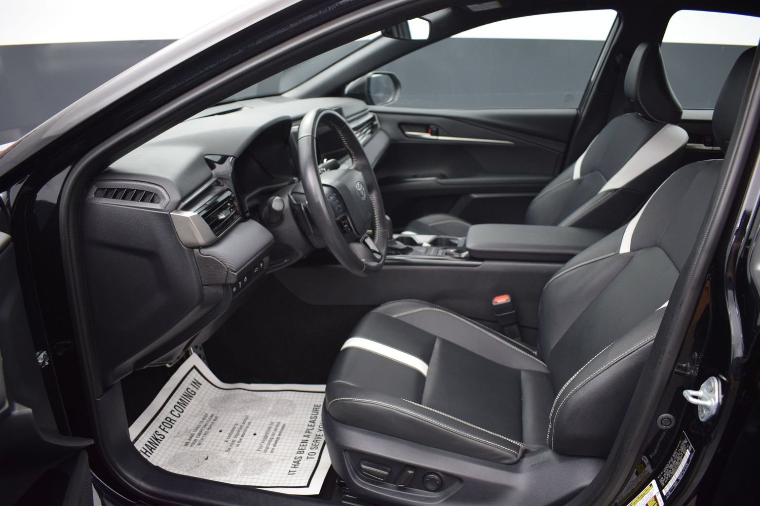 Used 2025 Toyota Camry SE FWD image 13