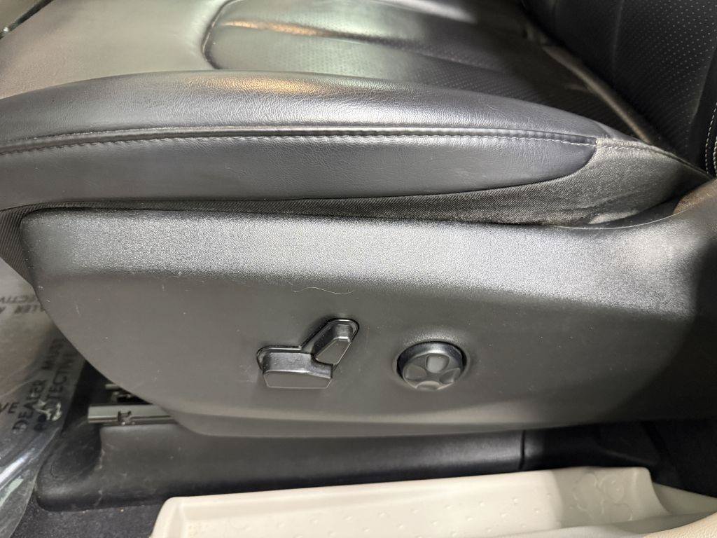 Used 2023 Chrysler Pacifica Touring-L FWD image 12