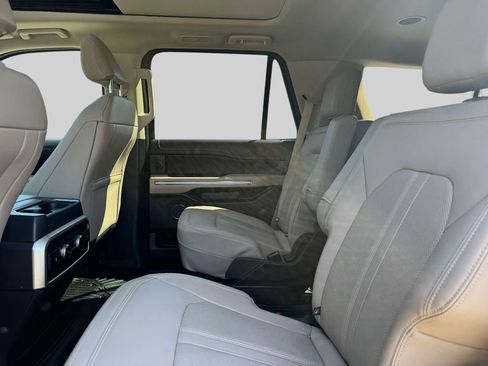 Used 2024 Ford Expedition Limited AWD/4WD image 10