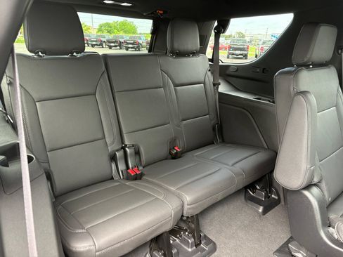 Used 2023 Chevrolet Tahoe Z71 w/ Z71 Off-Road Package AWD/4WD image 18