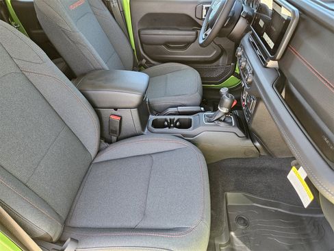 New 2025 Jeep Gladiator Rubicon w/ Convenience Group image 15