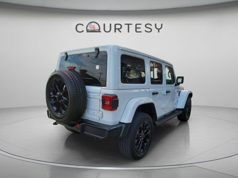 Used 2021 Jeep Wrangler Unlimited Sahara w/ Cold Weather Group AWD/4WD image 3