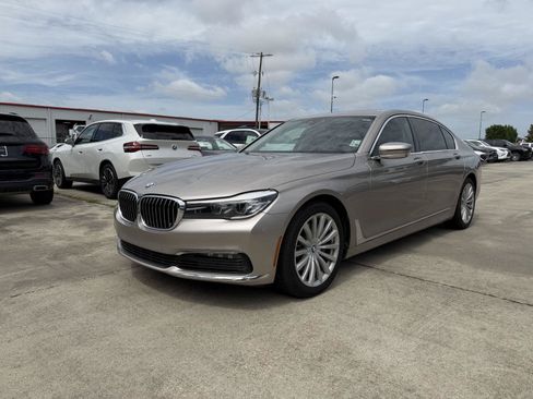 Used 2018 BMW 740i RWD image 3