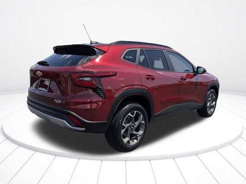Used 2024 Chevrolet Trax LT FWD image 3