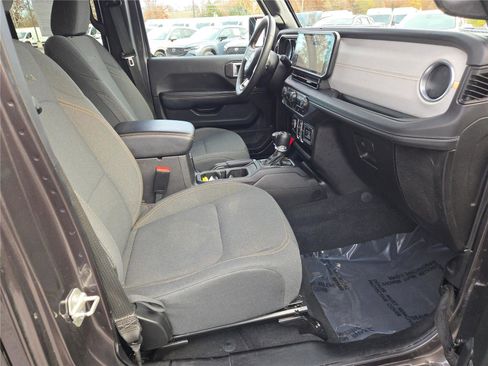 Used 2024 Jeep Wrangler Sahara image 7