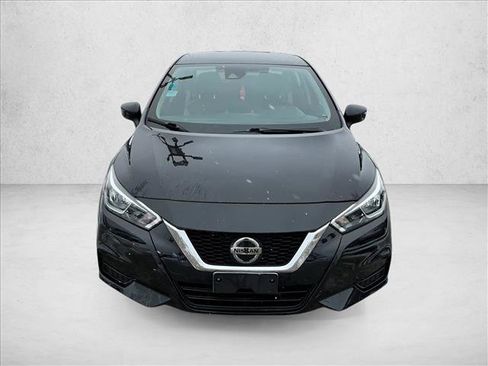 Used 2022 Nissan Versa SV image 2