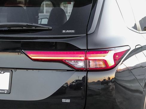 Used 2024 Mitsubishi Outlander SE AWD/4WD image 10