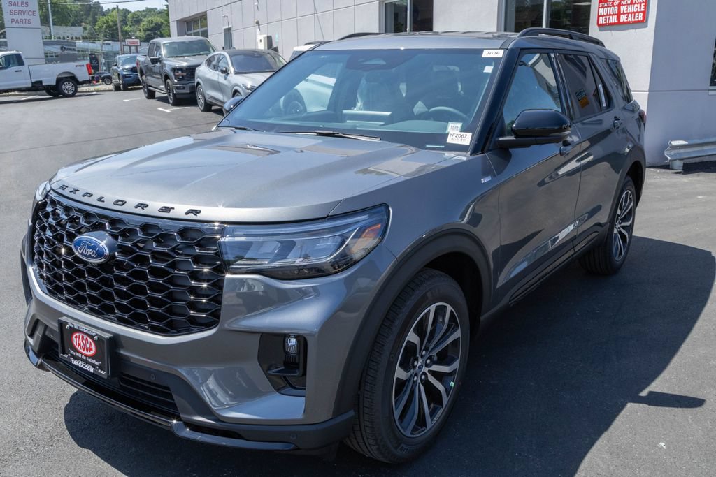 Used 2026 Ford Explorer ST-Line AWD/4WD image 2