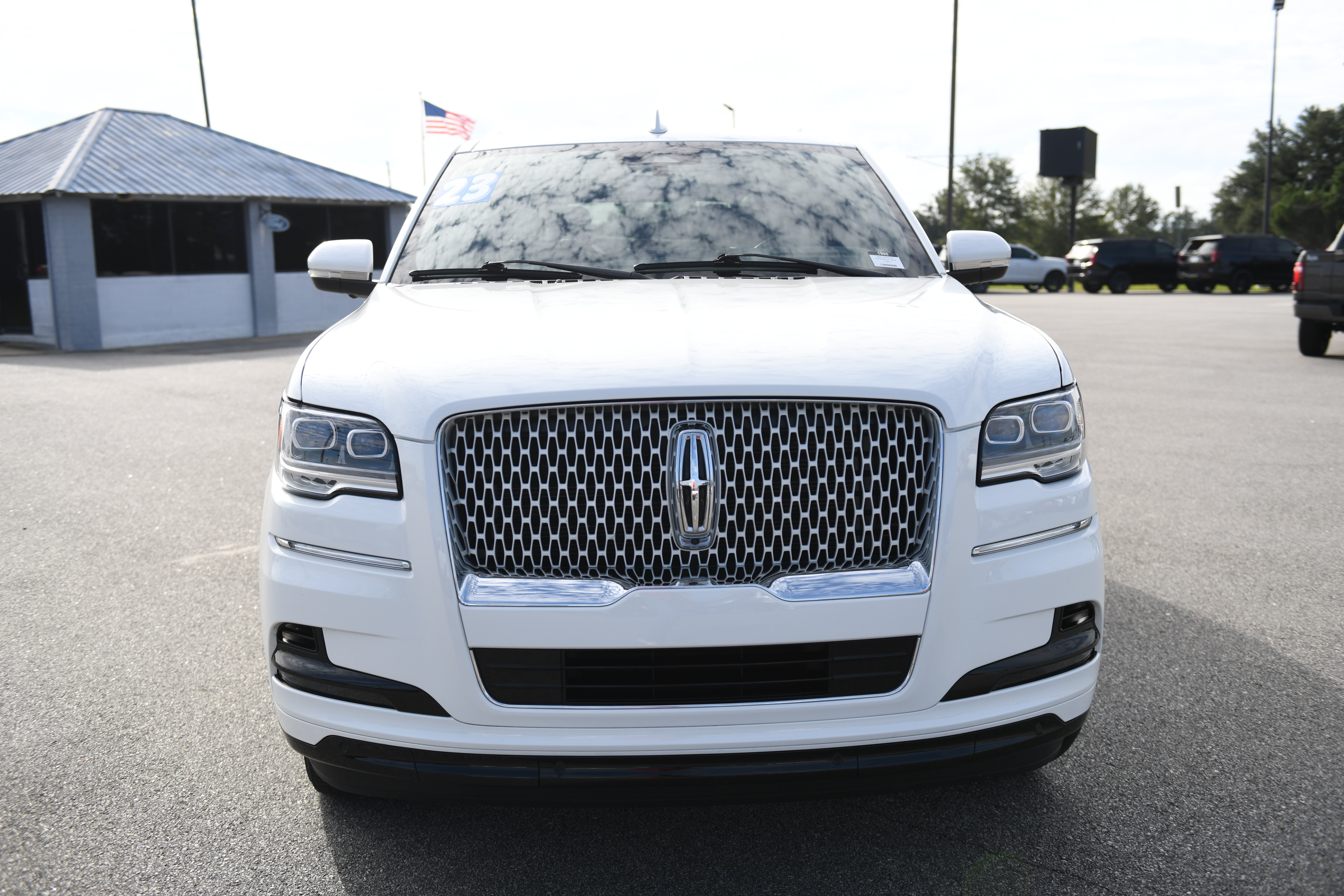 Used 2023 Lincoln Navigator Reserve w/ Monochromatic Package RWD image 6