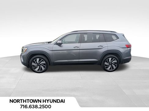 Used 2025 Volkswagen Atlas SE image 11