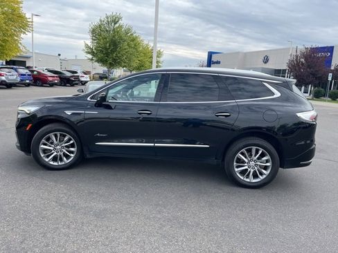 Used 2023 Buick Enclave Avenir image 2