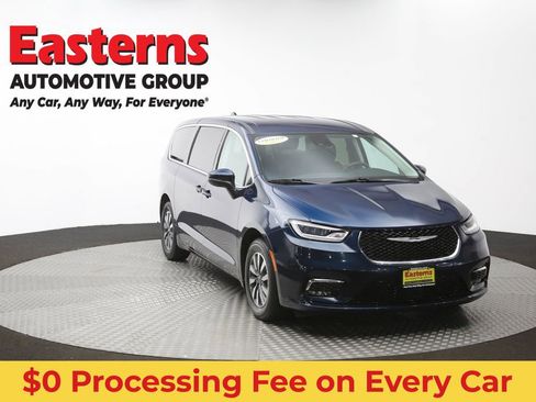 Used 2023 Chrysler Pacifica Touring-L FWD image 53
