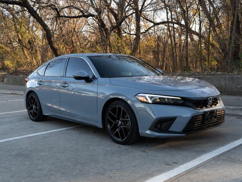 Used 2022 Honda Civic Sport Touring image 2