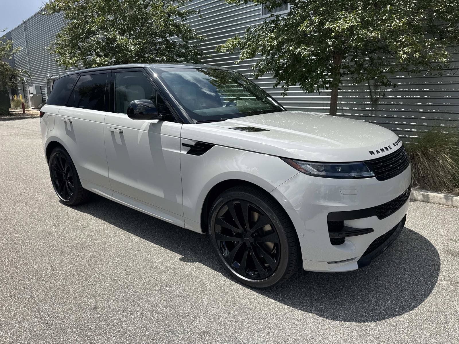 New 2027 Land Rover Range Rover Sport Dynamic SE AWD/4WD image 4