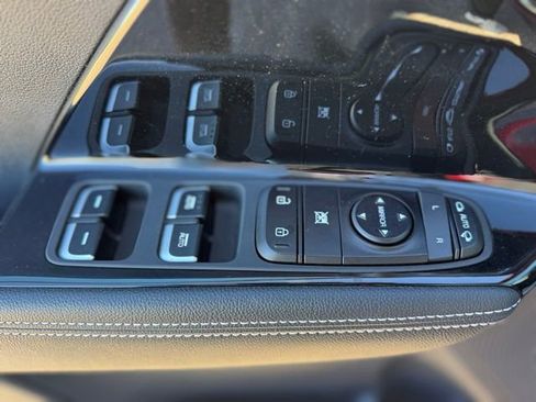 Used 2022 Kia Niro EX w/ Cold Weather Package FWD image 9